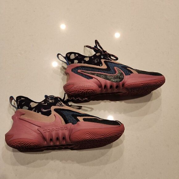 Nike Cosmic Unity basketball shoe. Size 8.5. main image 8